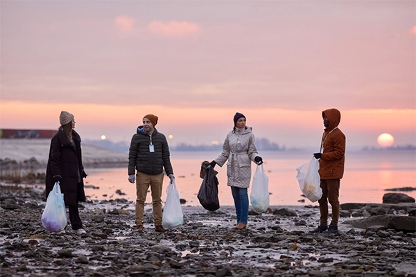 event collecting ocean plastic